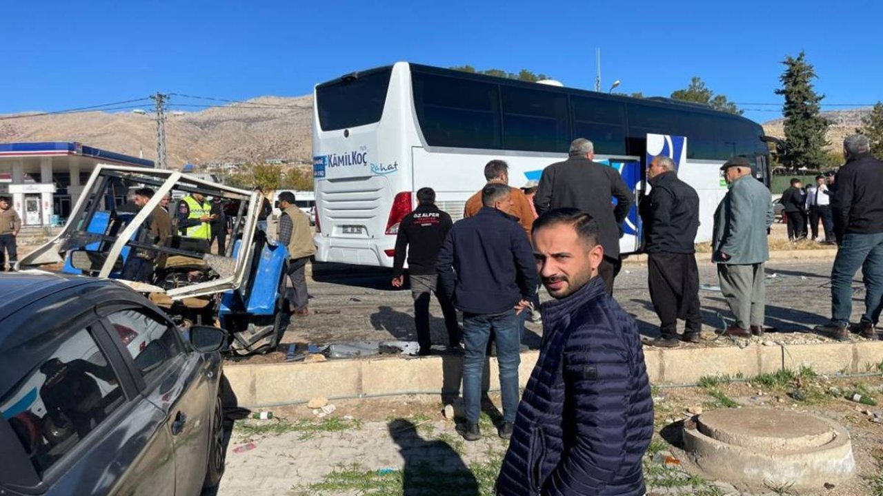 Yolcu otobüsü ile traktörün çarpıştı