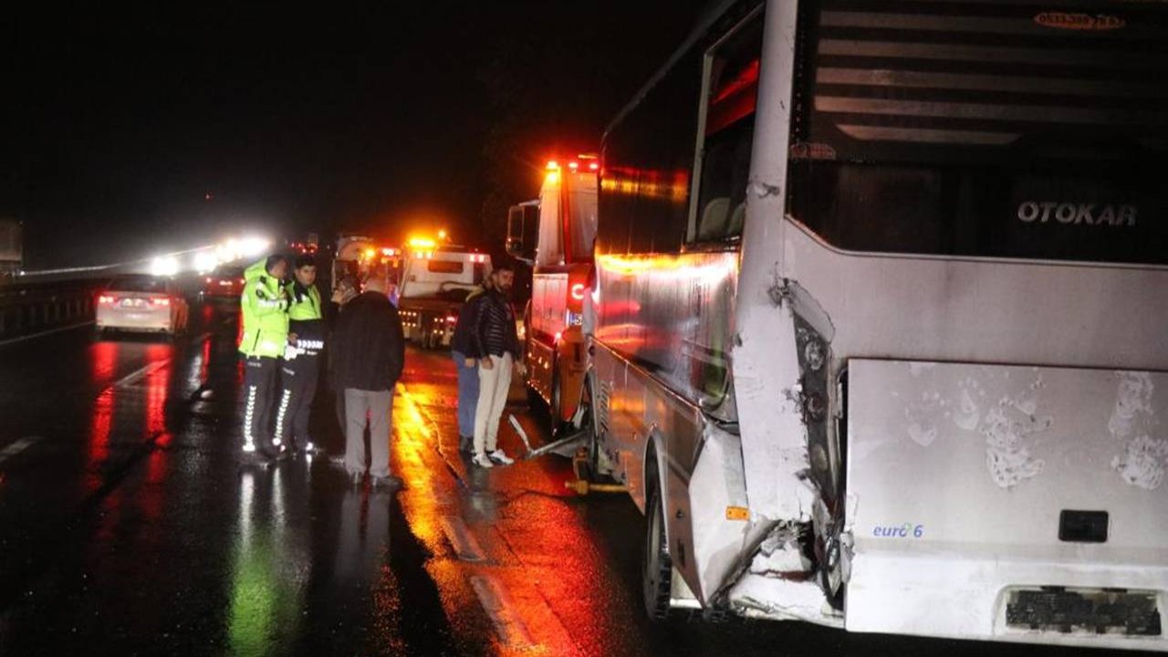 6 araç zincirleme kazaya karıştı: 12 yaralı