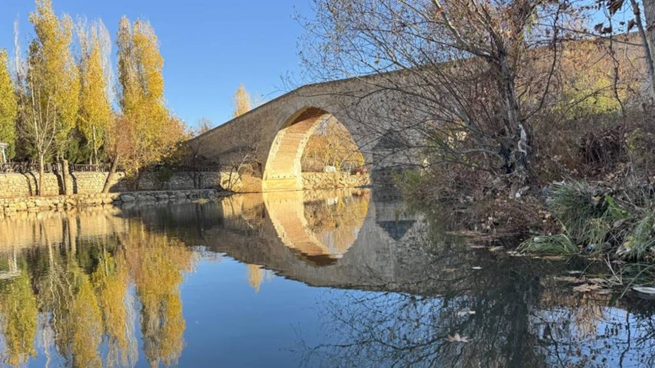 Diyarbakır’da tarih ve kış aynı karede: Haburman Köprüsü