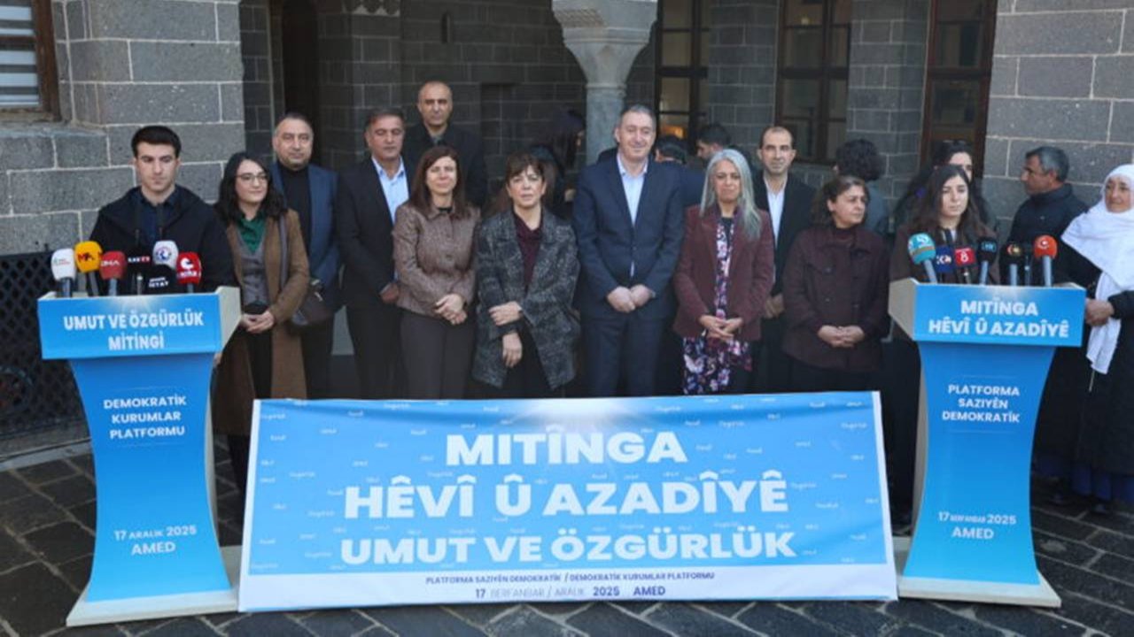 Diyarbakır’da Öcalan deklarasyonu: Kürtçe ve Türkçe kürsü