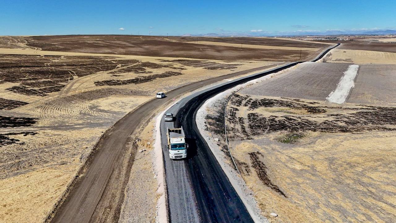 Diyarbakır’da 172 kilometre yol çalışması tamamladı