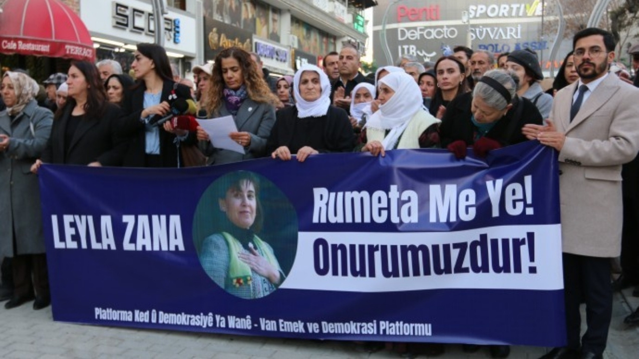 Van’da Leyla Zana’ya yönelik çirkin saldırı protesto edildi