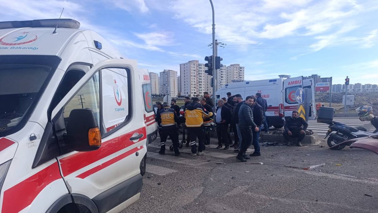 Diyarbakır’da otomobil ile ticari araç çarpıştı