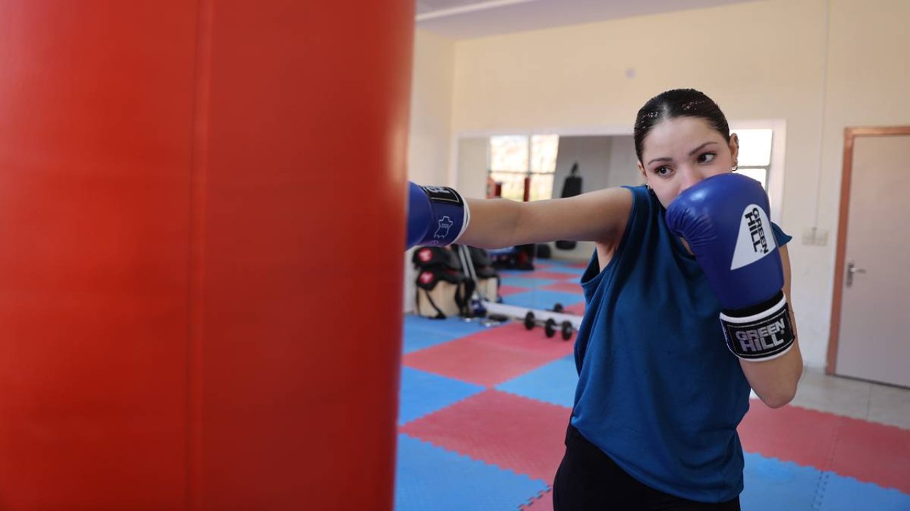 Mardinli Sezen Sude zorla başladığı boksta zirveye çıktı