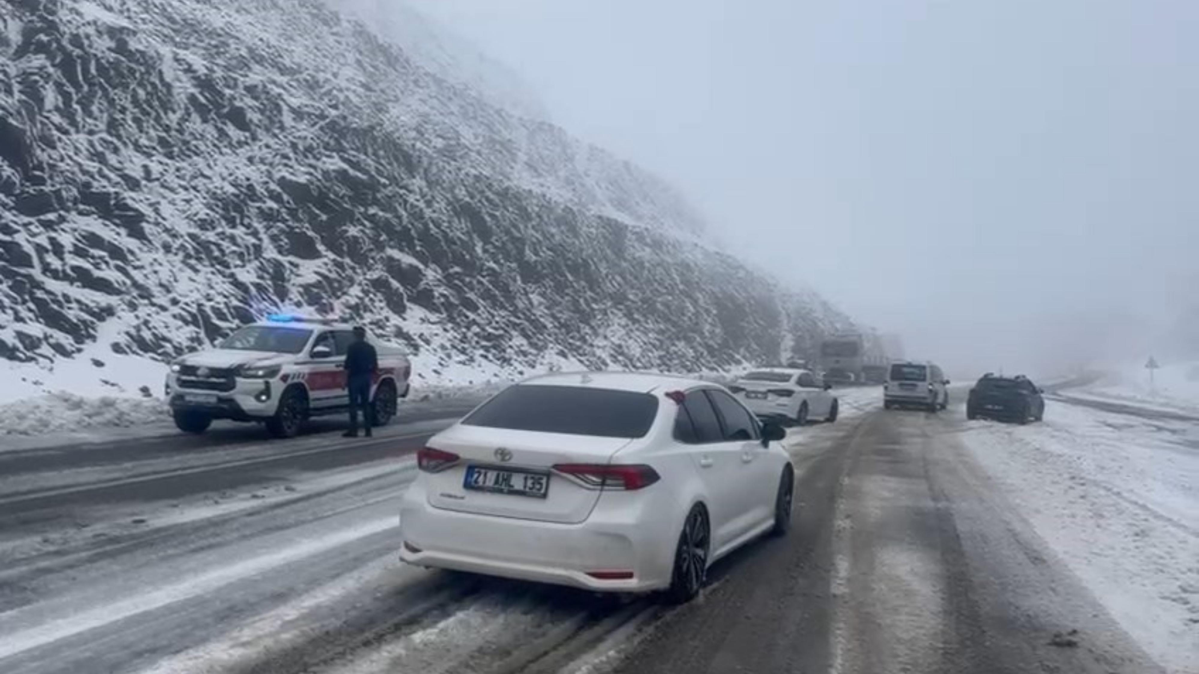 Bingöl-Diyarbakır yolu tır trafiğine kapatıldı