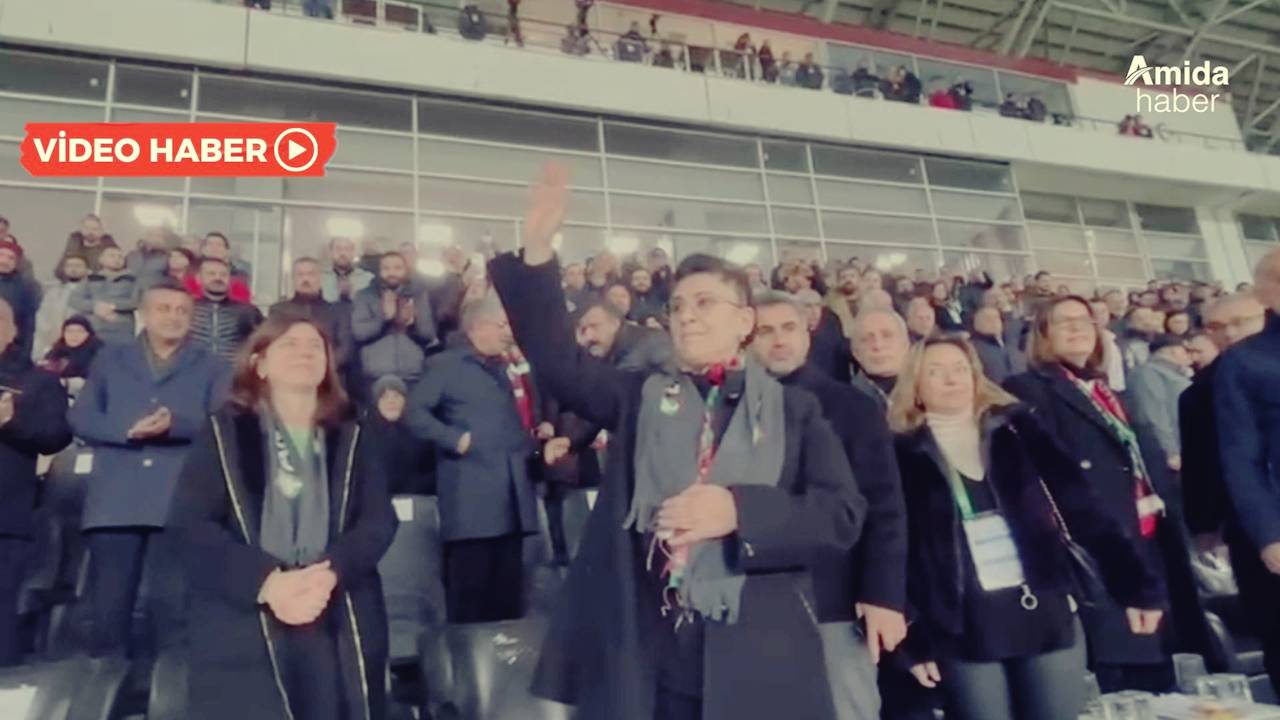 Zana’nın gözleri doldu: Tribünler ‘Leyla Zana onurumuzdur’ sözleriyle inledi