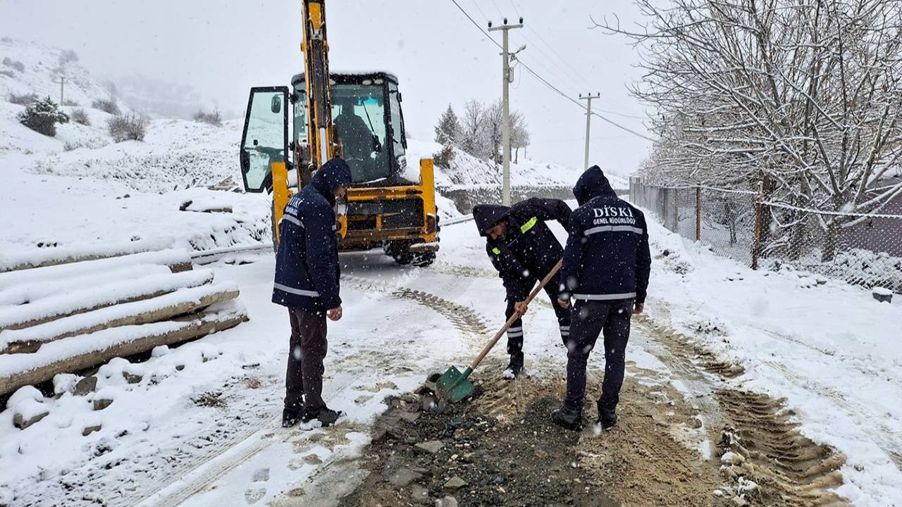 Yoğun kar ve dona karşı DİSKİ ekipleri sahada