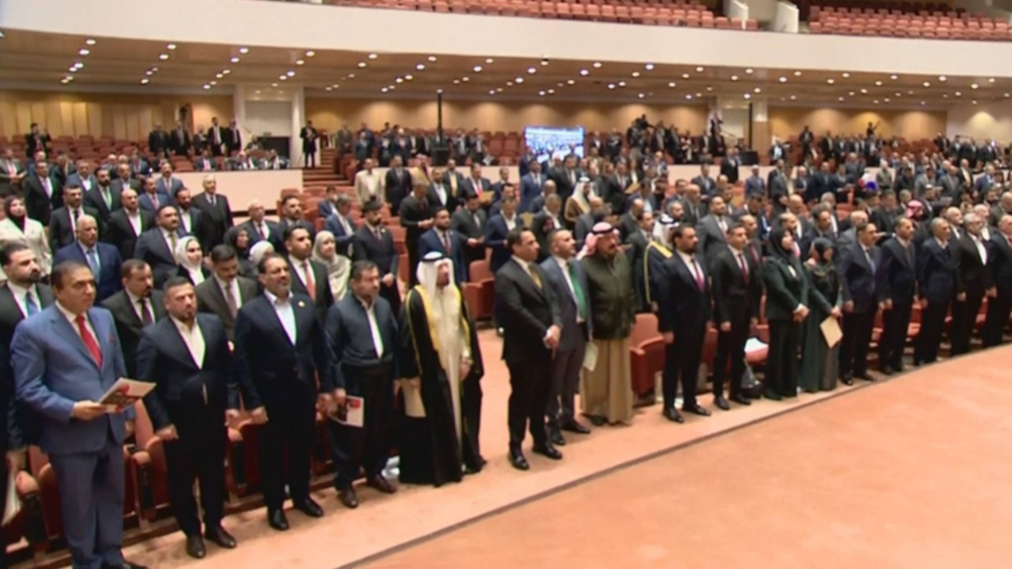 Irak’ta Kürt vekiller parlamento açılışında Kürtçe yemin etti