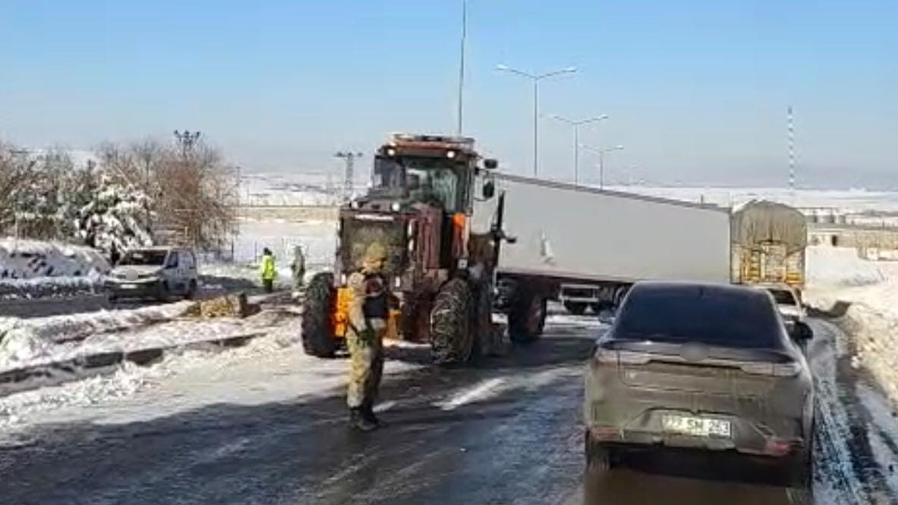 Diyarbakır’da buzlanma kazaya neden oldu