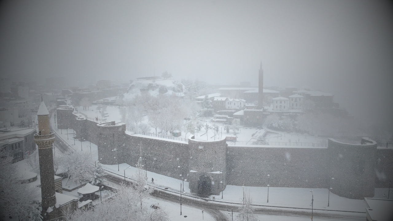 Diyarbakır’ı tedirgin eden görüntü: Şehre indiler