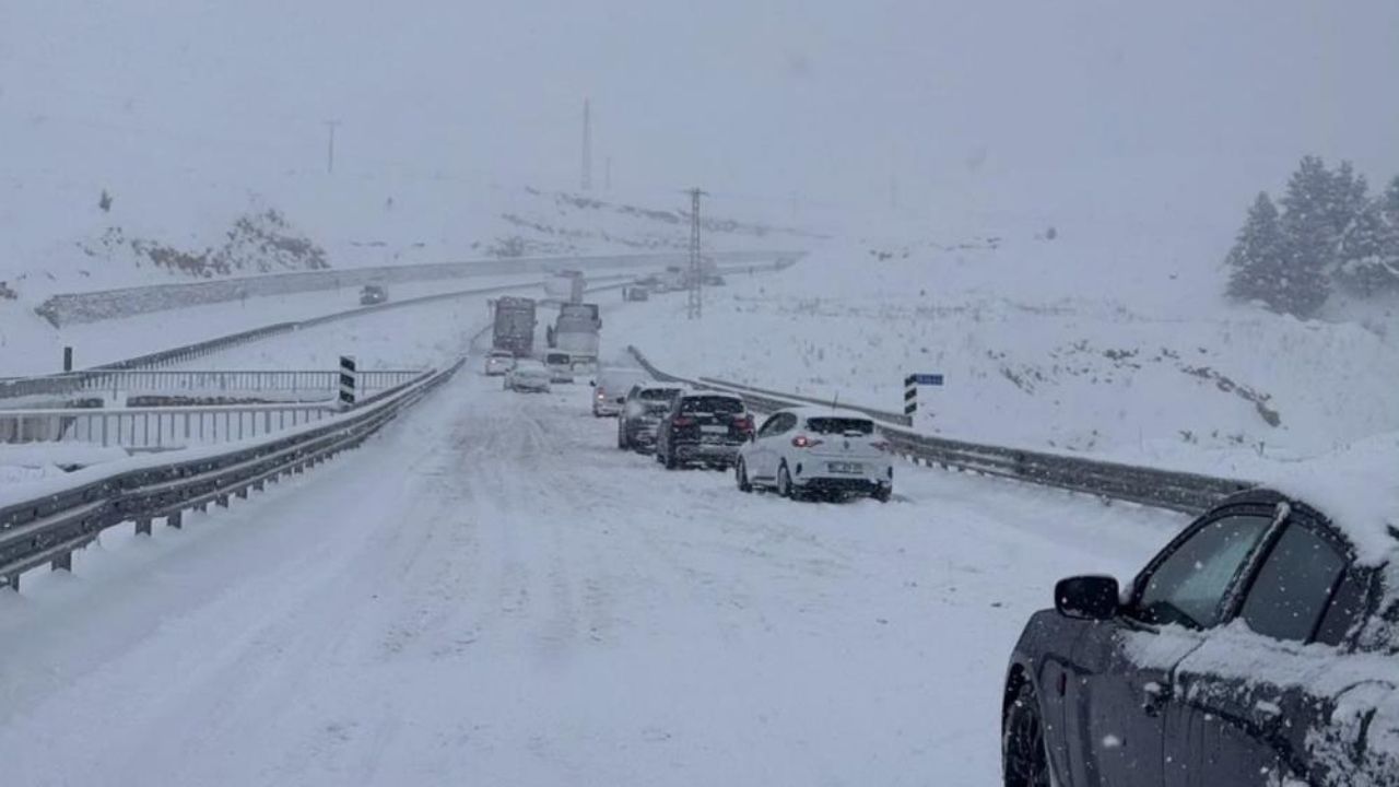 Diyarbakır-Mardin yolunda ulaşım durma noktasına geldi