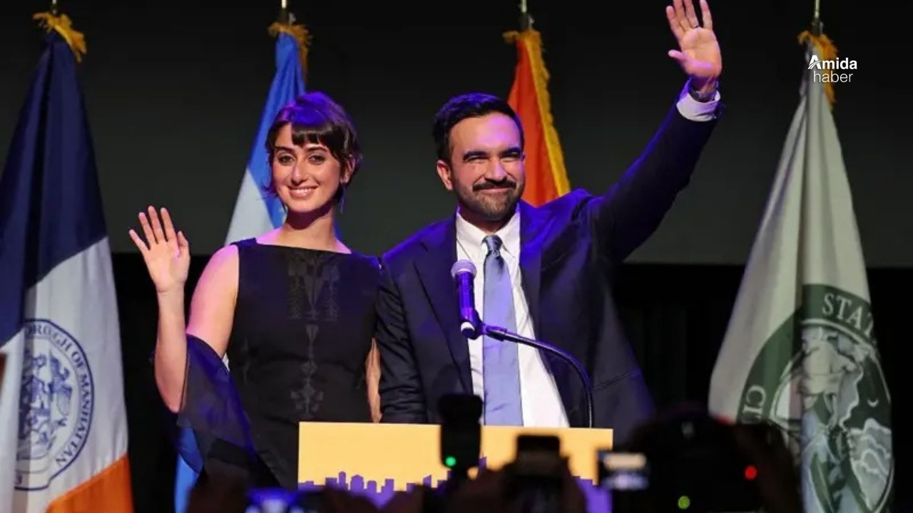 ABD’nin müslüman başkanı Kur’an’a el basarak göreve başladı