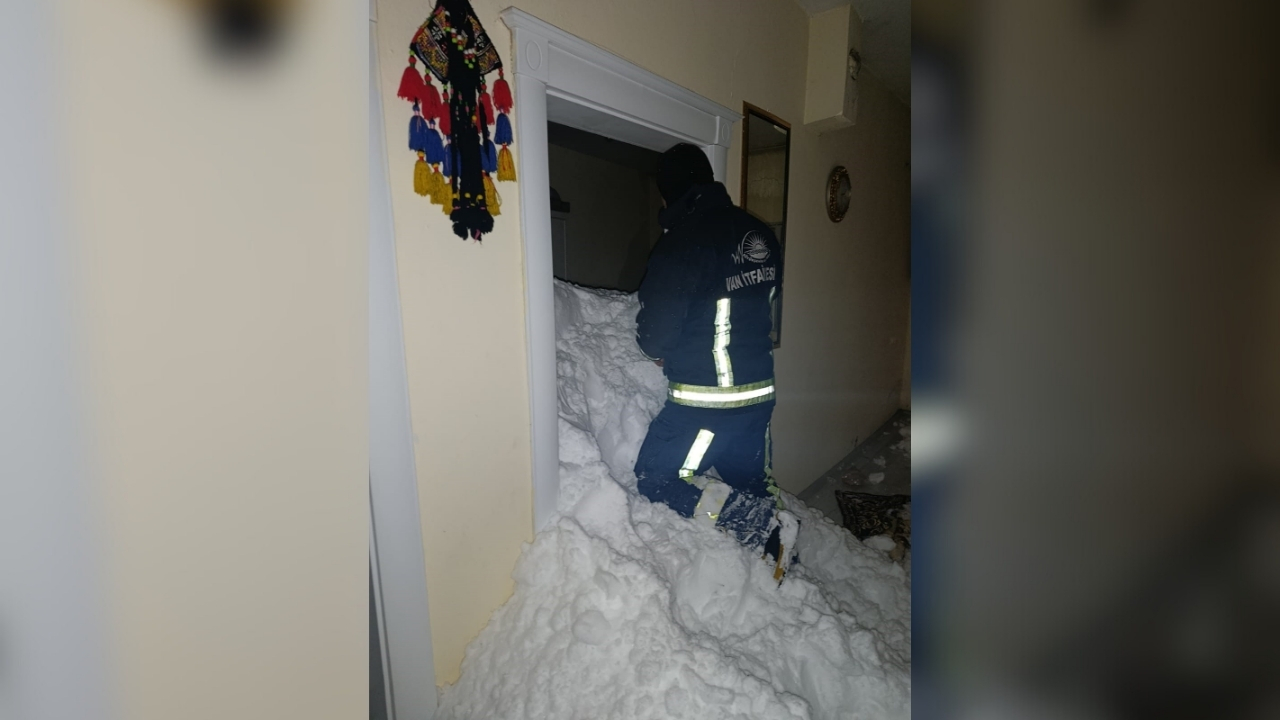 Van’da mahalleye çığ düştü: 1 kişi kayıp, 22 ev boşaltıldı