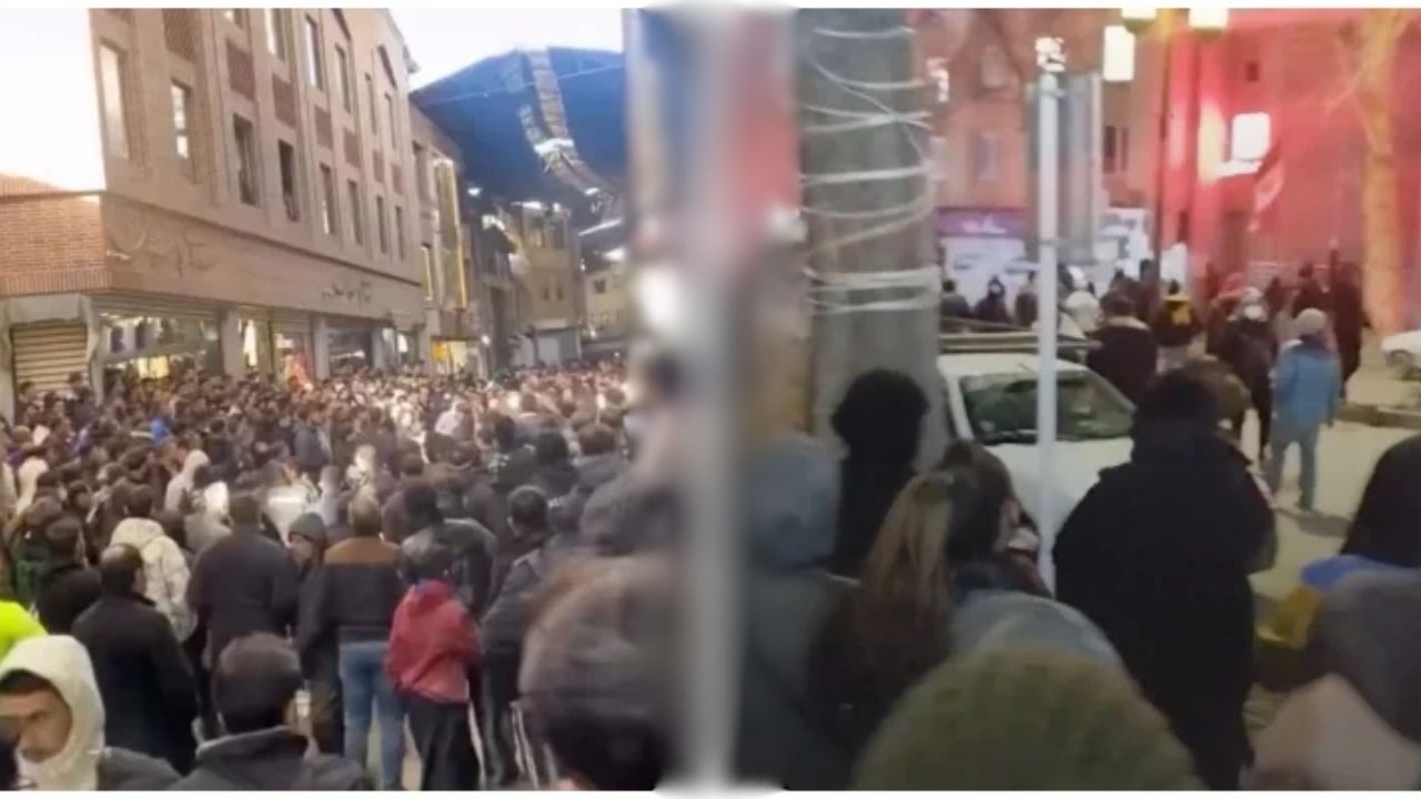 İran’da geçim sıkıntısı isyanı: Sokaklar karıştı, 2 ölü