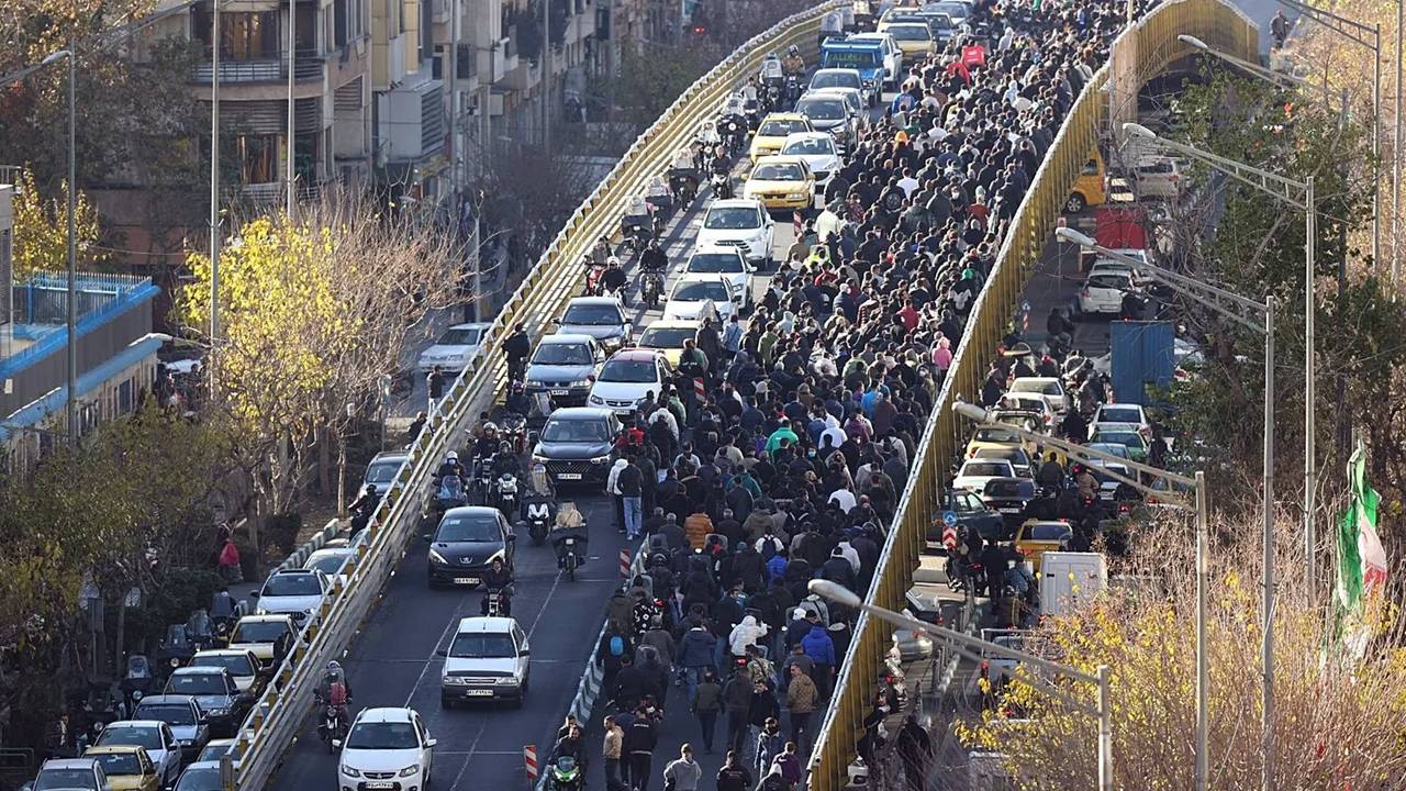 İran’da protestolar ülke geneline yayıldı: 17 ölü, yüzlerce gözaltı