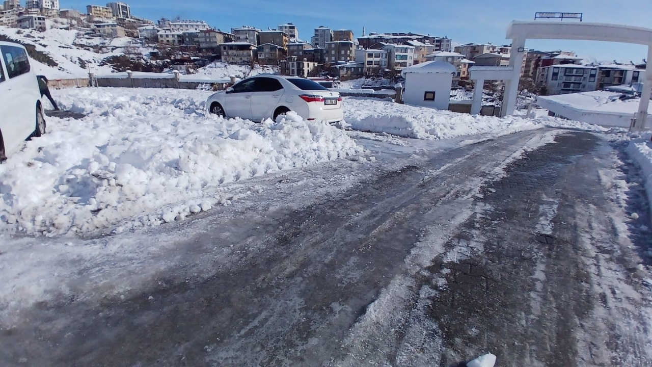 Kulp'ta dondurucu soğuklar etkisini sürdürüyor