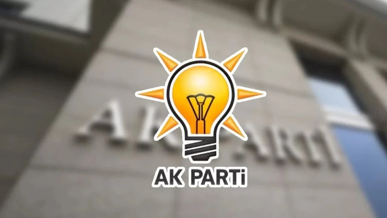 Parti değişikliği resmileşiyor: Üç isim AK Parti'ye geçiyor