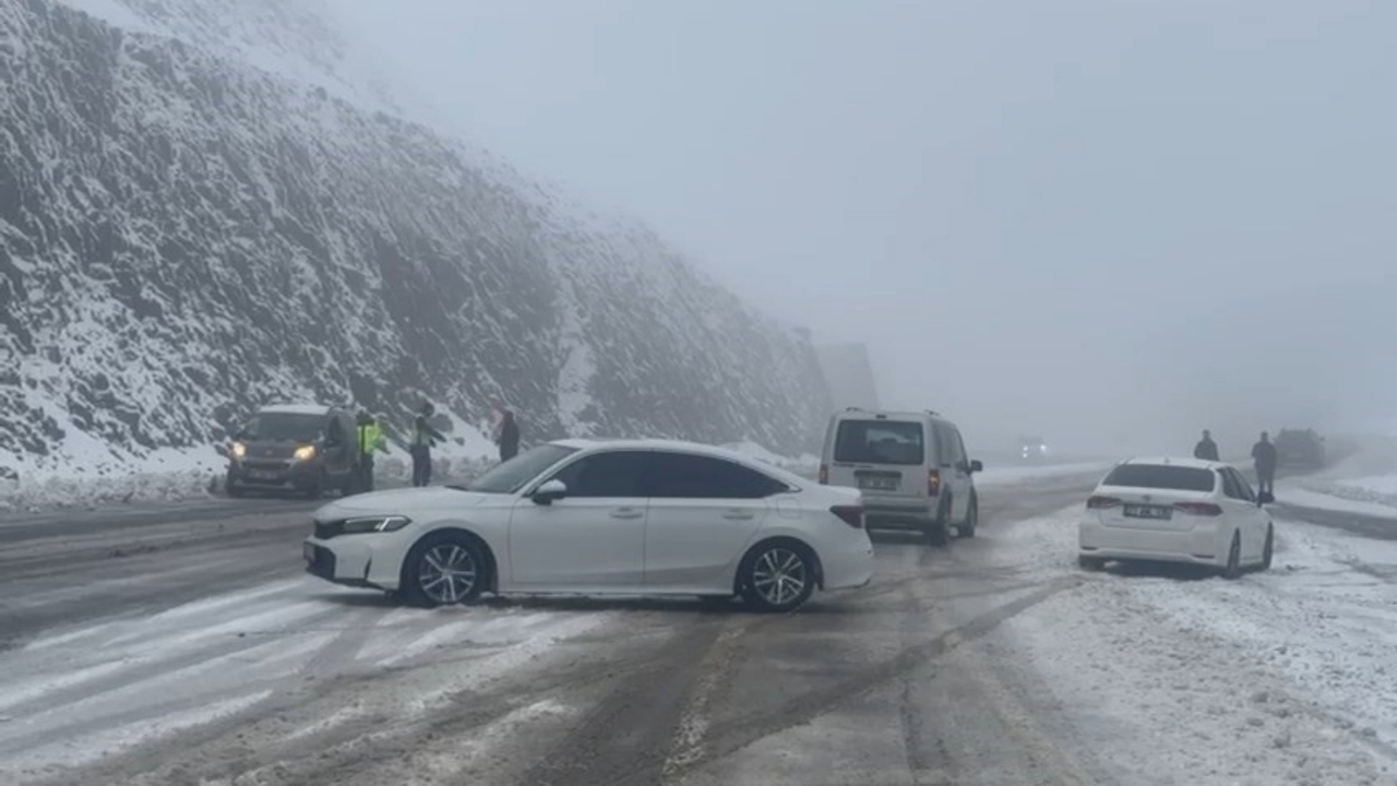 Bingöl-Diyarbakır karayolu trafiğe kapatıldı