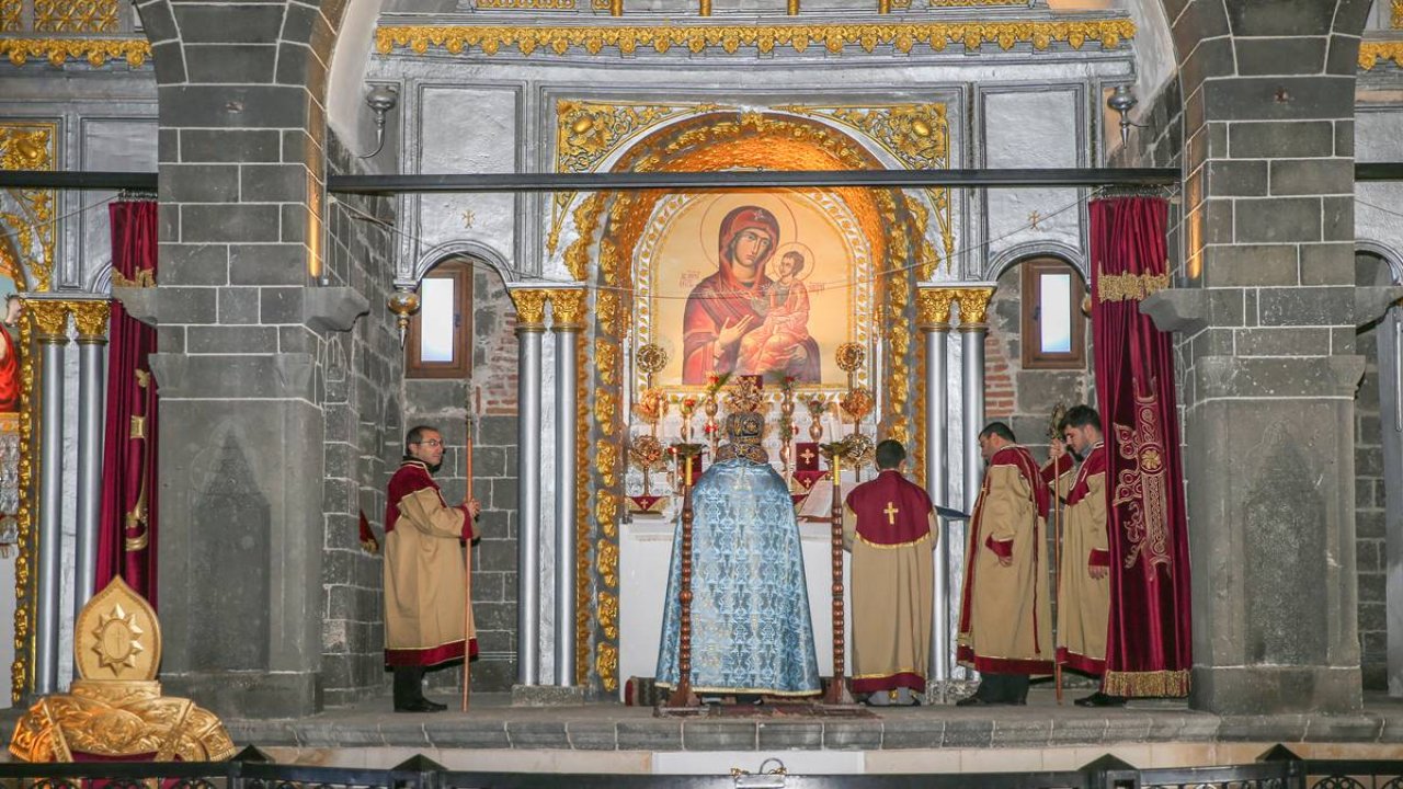 Diyarbakır’da Noel ayini yapıldı