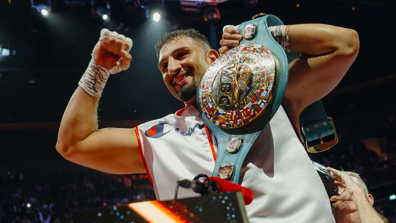 Agit Kabayel Polonyalı rakibini devirdi