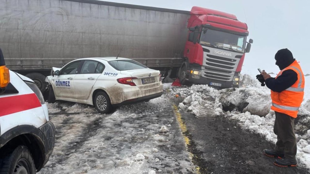Viranşehir-Diyarbakır yolunda kar ve sis kazası: 4 yaralı