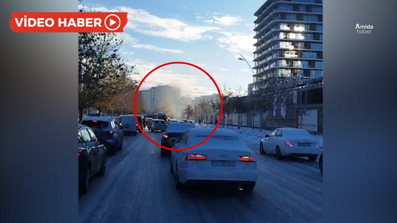 Diyarbakır’da otomobil alev aldı: Trafik kilitlendi