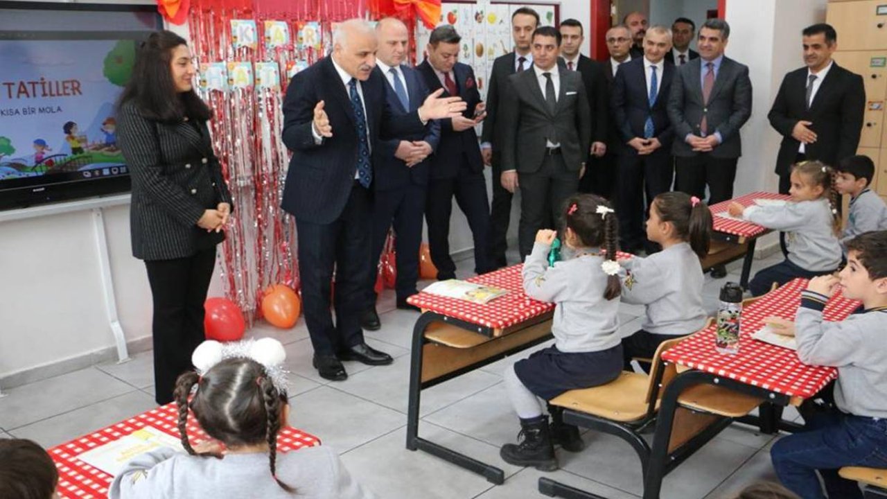 Diyarbakır’da vali karne dağıttı