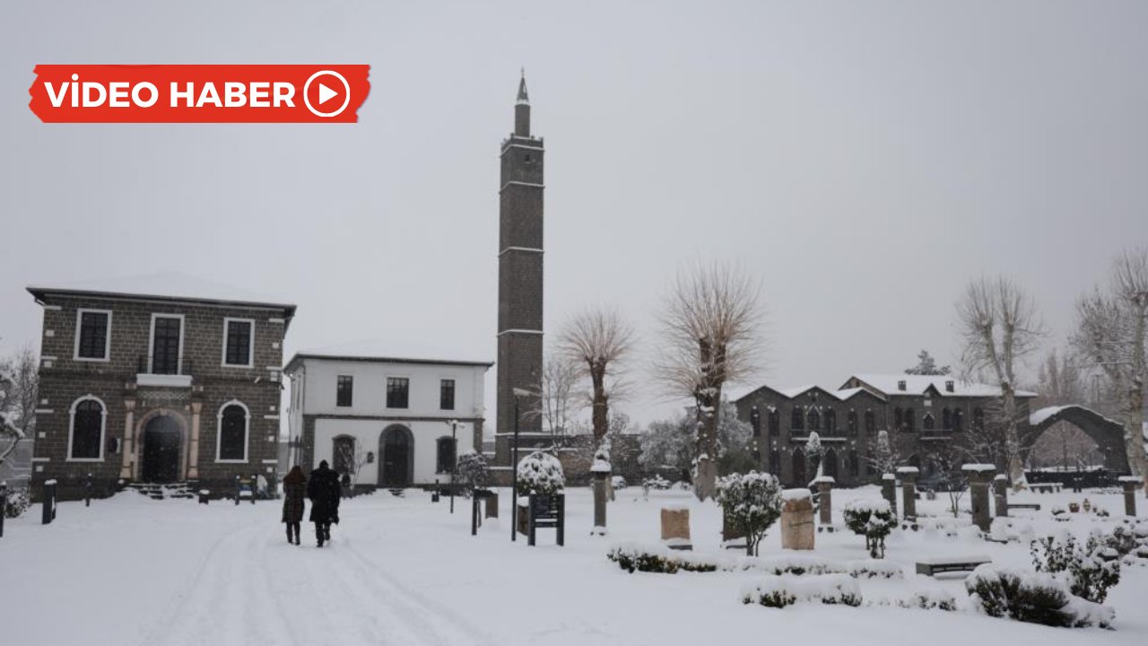 Diyarbakır’ın tarihi kar yağışıyla beyaza büründü