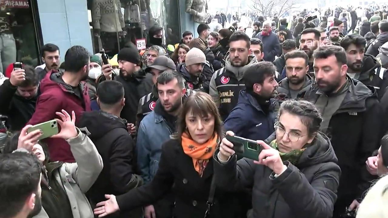 DEM Parti yürüyüşüne polis müdahalesi: İl Başkanı gözaltında