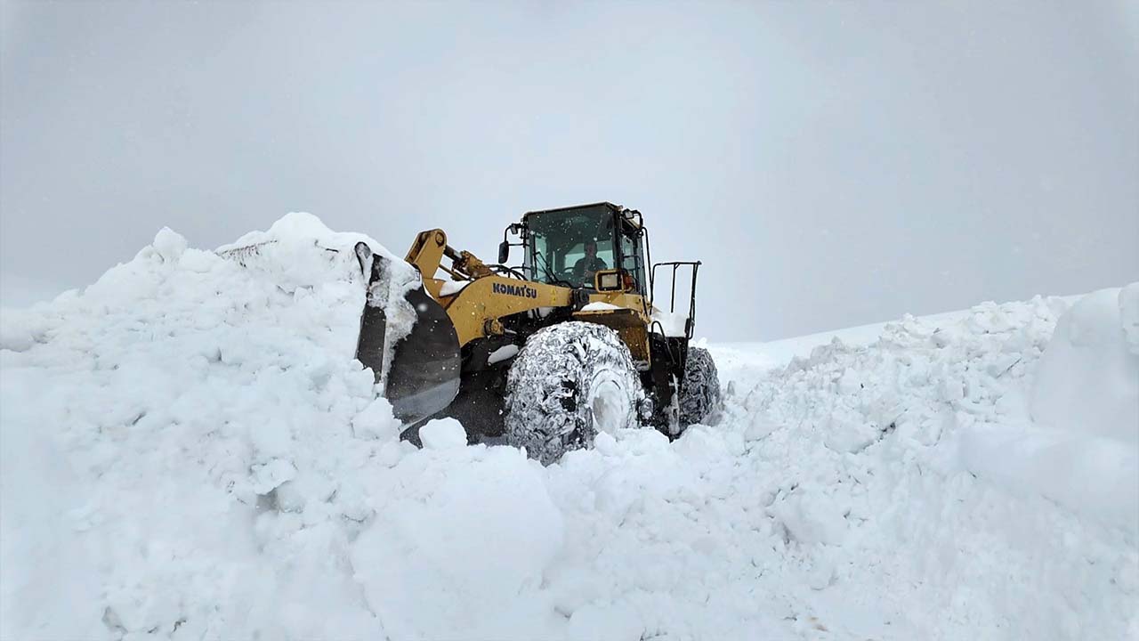 Bingöl’de 56 köy yolunda çalışmalar devam ediyor