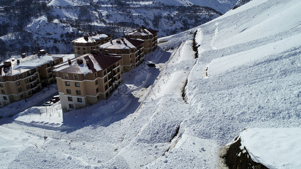 Van’da iki ayrı çığ düştü