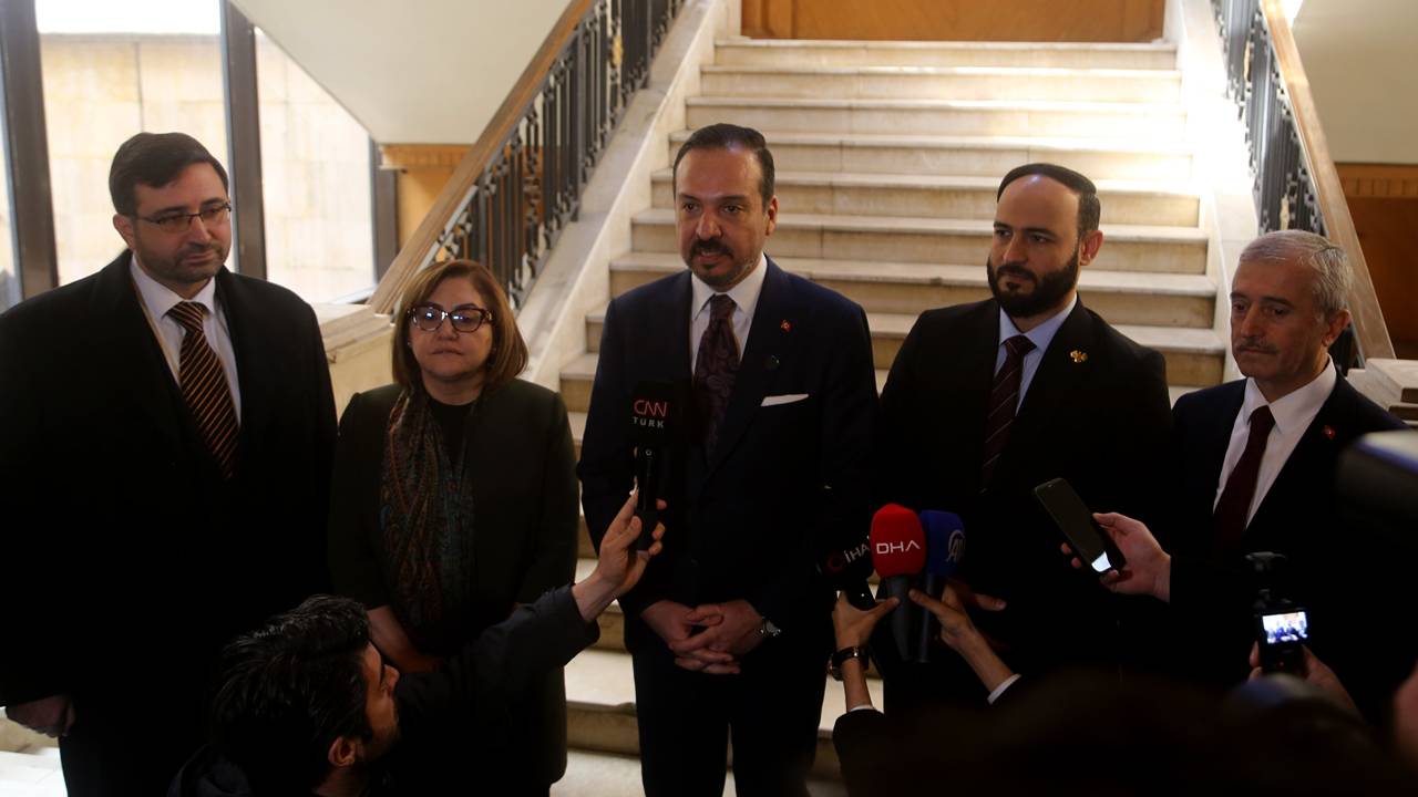 AK Parti heyeti Halep’e çıkarma yaptı: Kobani mesajı