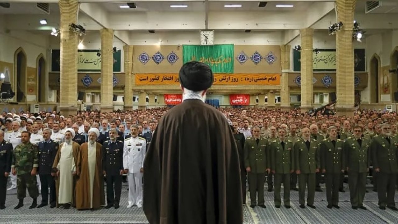 AB, İran Devrim Muhafızları Ordusunu terör listesine aldı