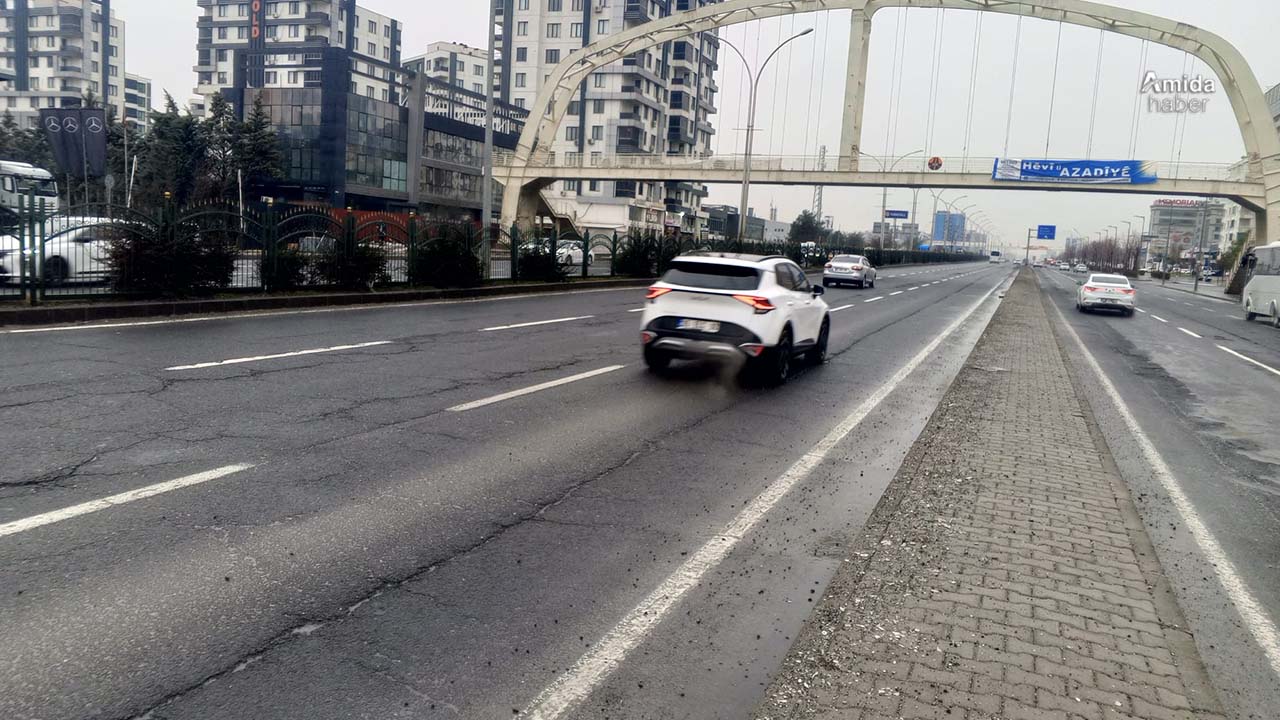 Diyarbakır’da yollar delik deşik: Sürücüler isyanda