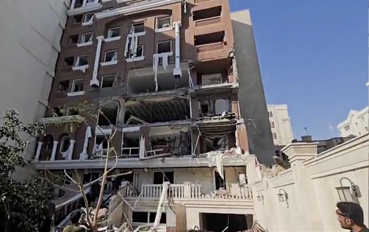 İran'da peş peşe patlamalar: 5 ölü