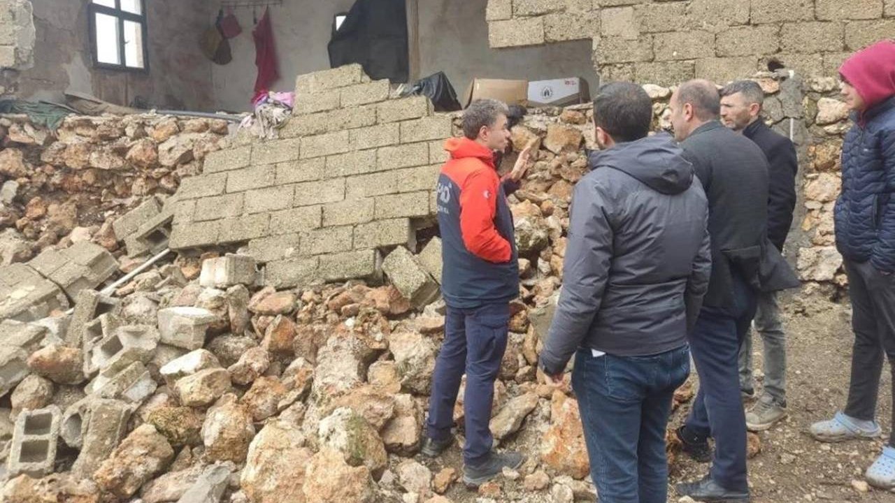 Şırnak’ta şiddetli yağış bir evi yıktı
