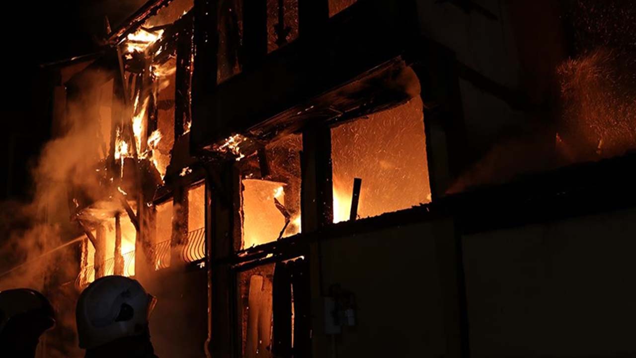 Mardin'de ev yangını: 2 ölü, 2 yaralı