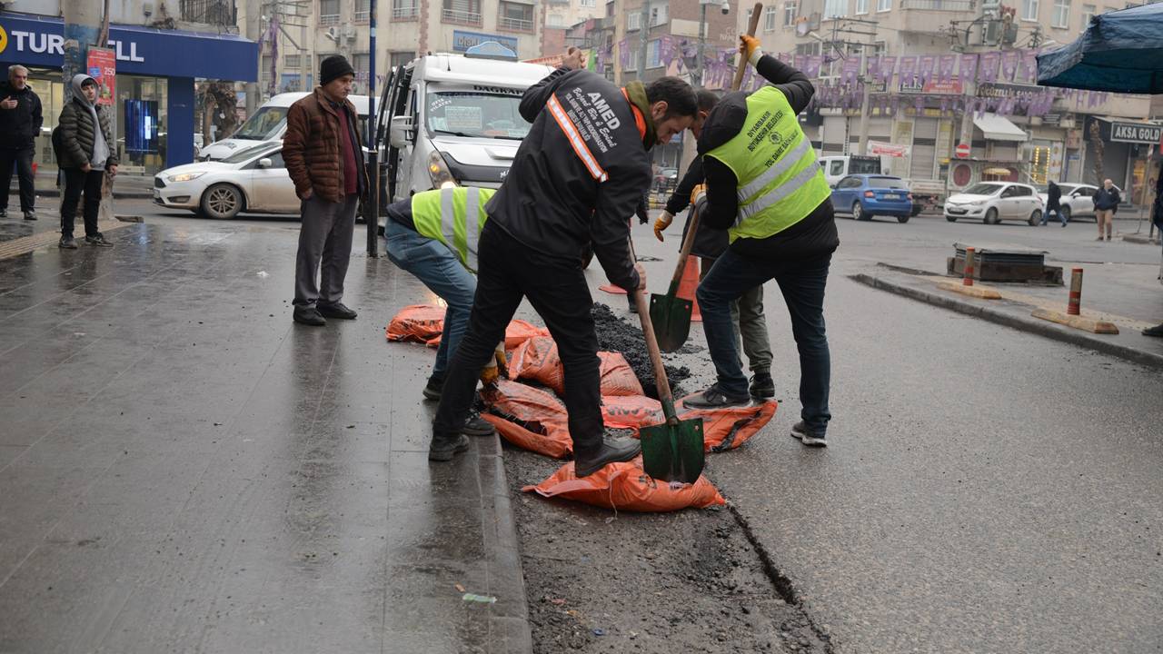 Diyarbakır’da bozulan yolların onarımı başladı