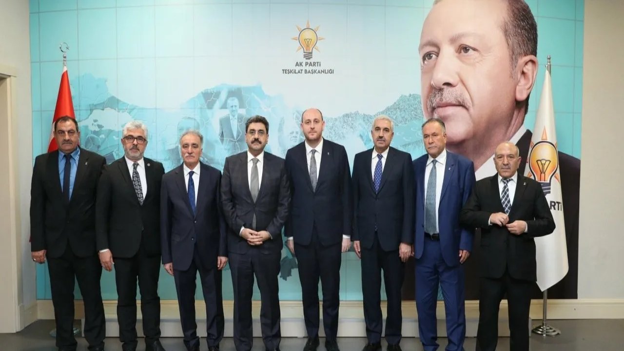 AK Parti Diyarbakır’da iki ilçe başkanını görevden aldı