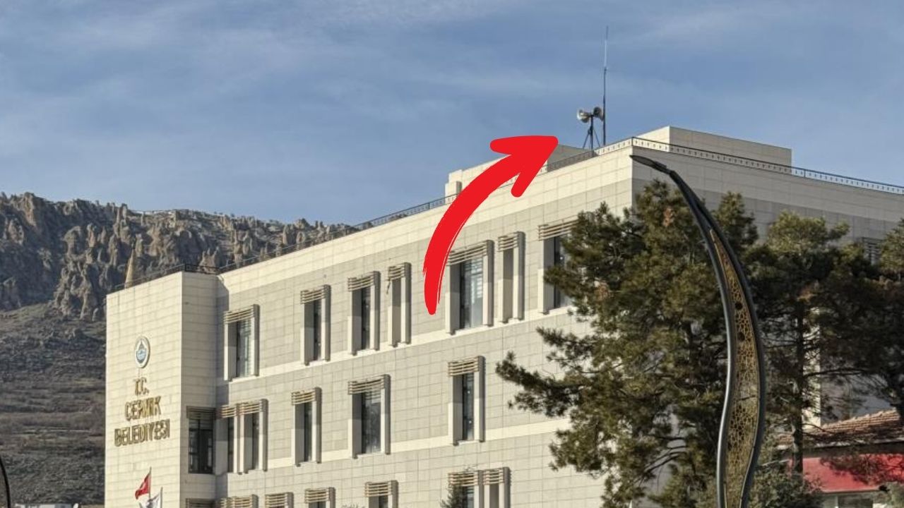 Diyarbakır’da belediye hoparlöründen ezan okundu