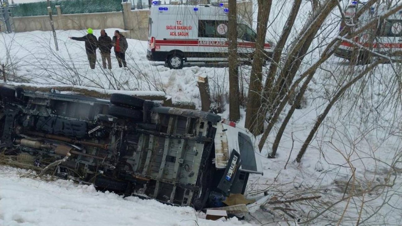 Muş’ta işçi servisi devrildi: 6 yaralı