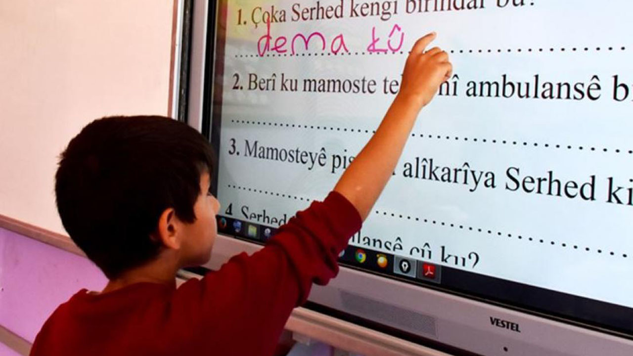 Diyarbakır’da Kürtçe ders kayıtları başladı