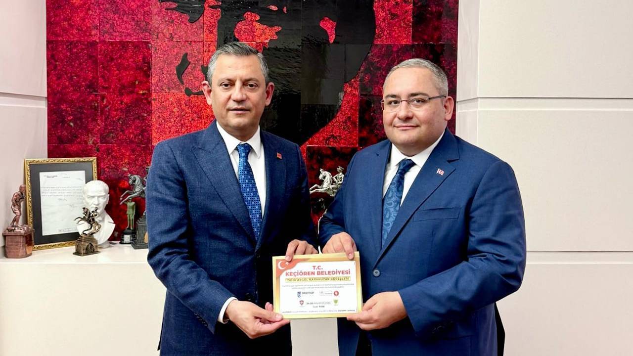 CHP’den istifa eden başkan Özgür Özel’i topa tuttu