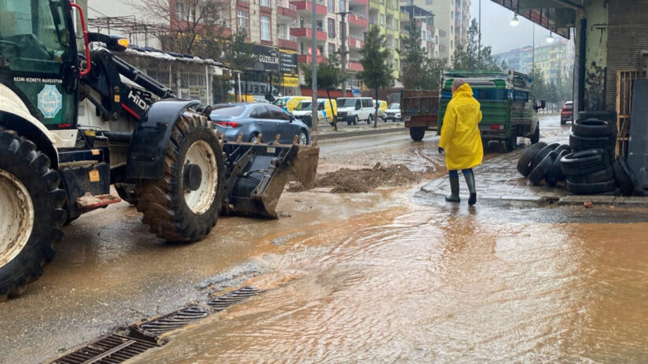 Silvan’da dere taştı: Ekipler sahada