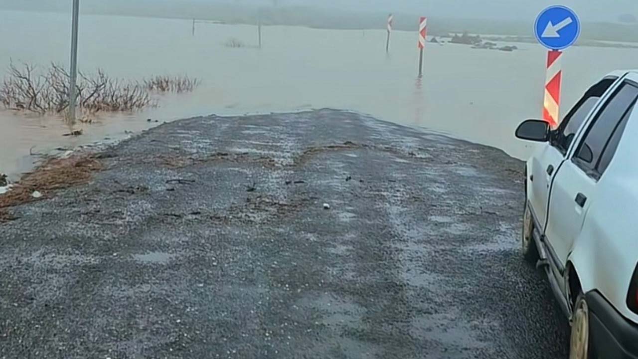 Diyarbakır'da sağanak: Yol su altında kaldı