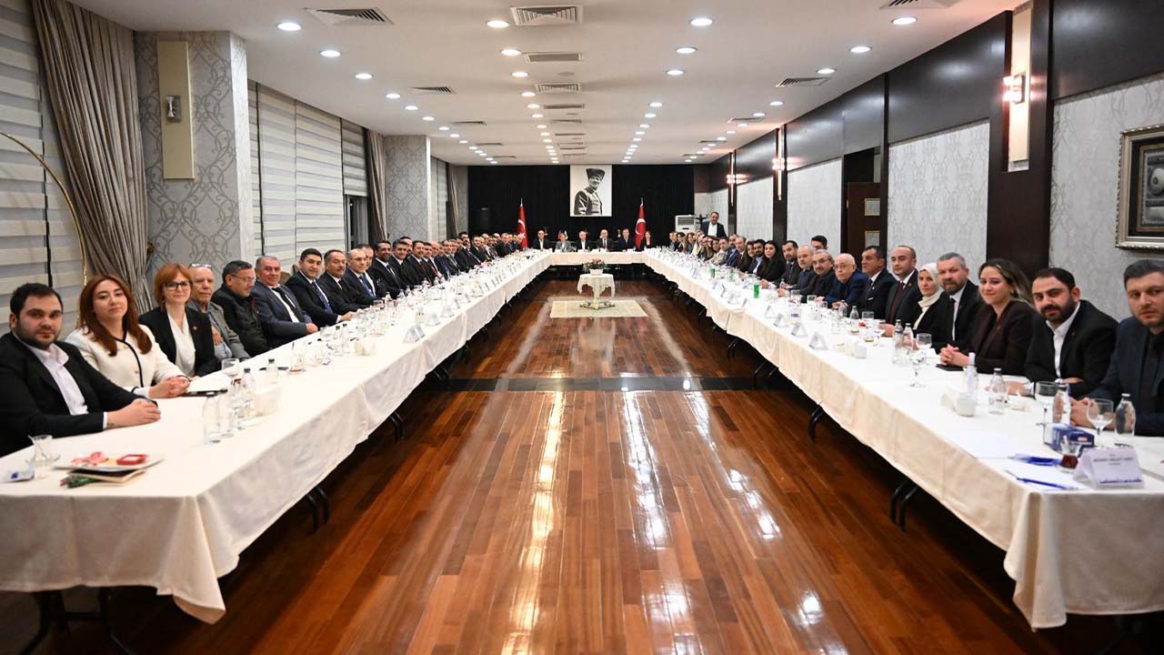 CHP'li 15 belediyeden açıklama: Makam geçici