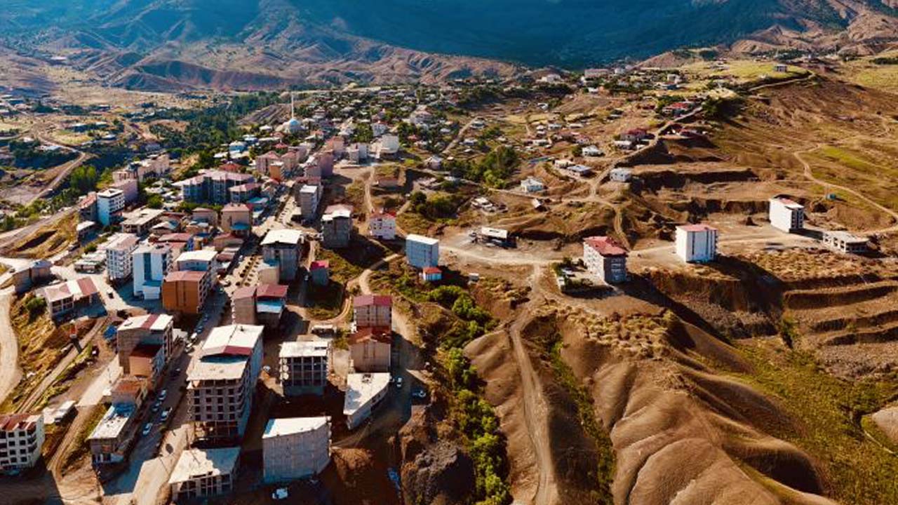 Hakkari’de Belediye başkanı görevden alındı