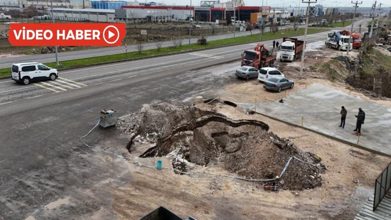 Diyarbakır’da boru patladı: 3 metrelik obruk oluştu