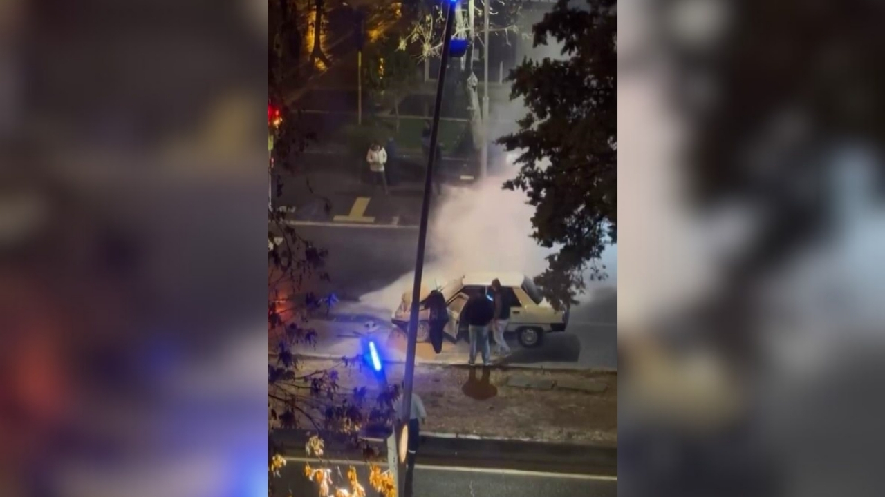 Diyarbakır'da trafik kazası: Araçlardan biri alev aldı