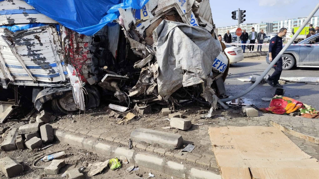 Şanlıurfa’da feci kaza: 1 ölü 3 yaralı